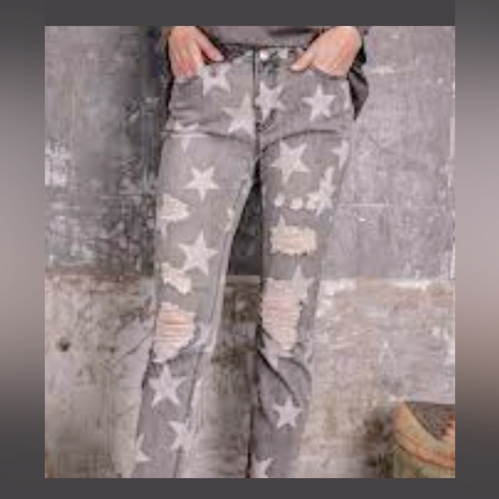 Easel Distressed Size M Jeans with Stars